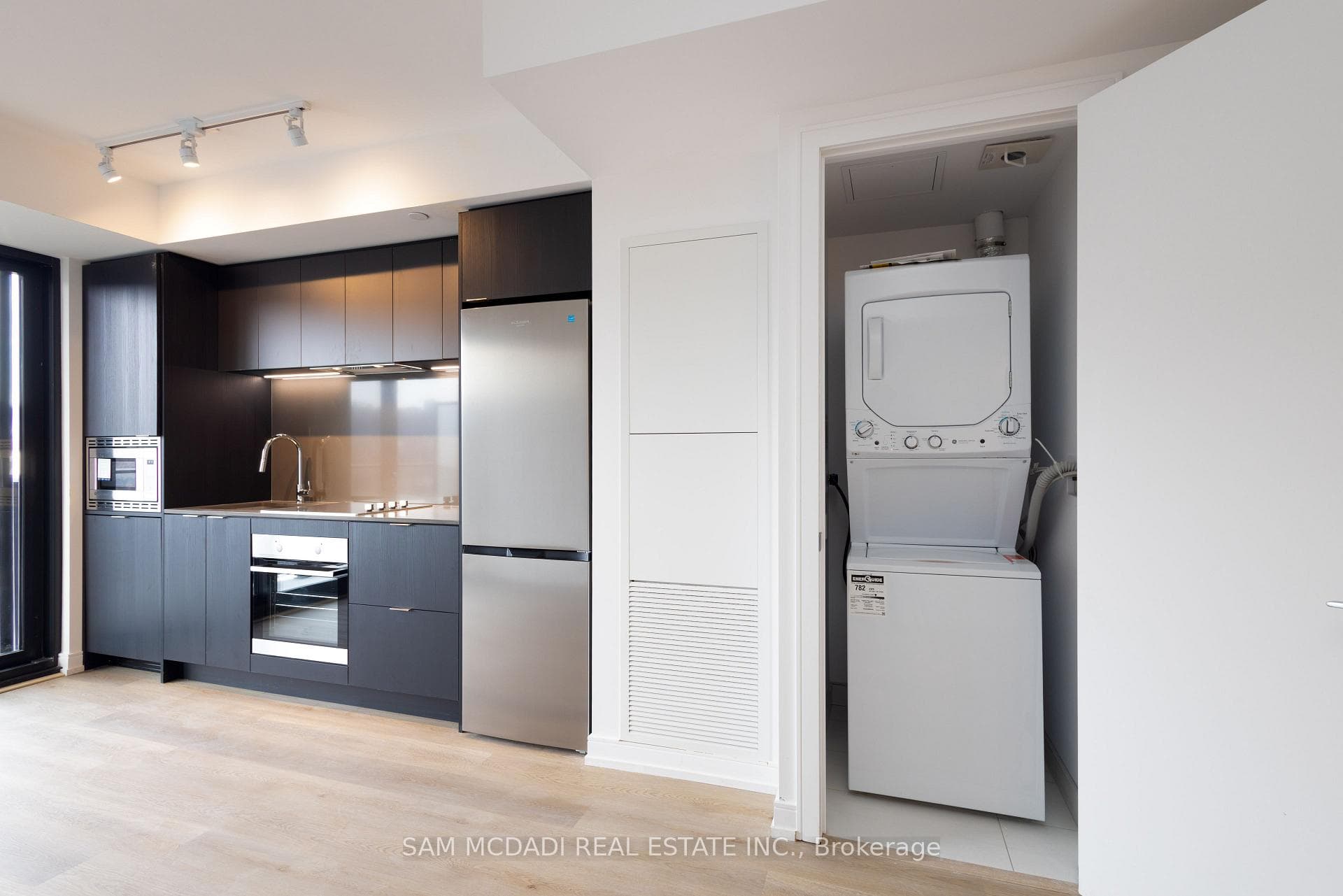 1 Jarvis Street Unit 904 photo 8