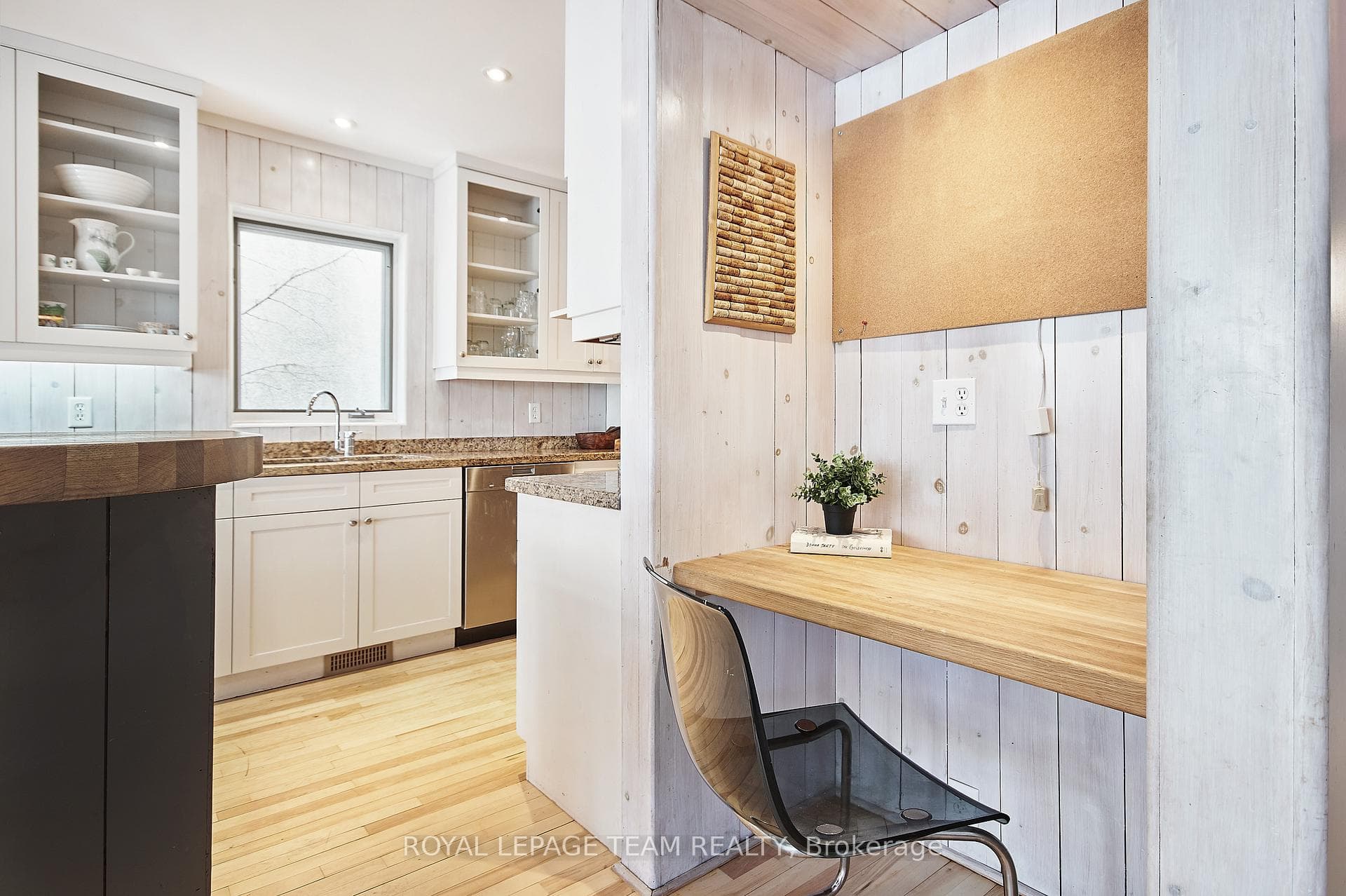 108 Stanley Avenue photo 17