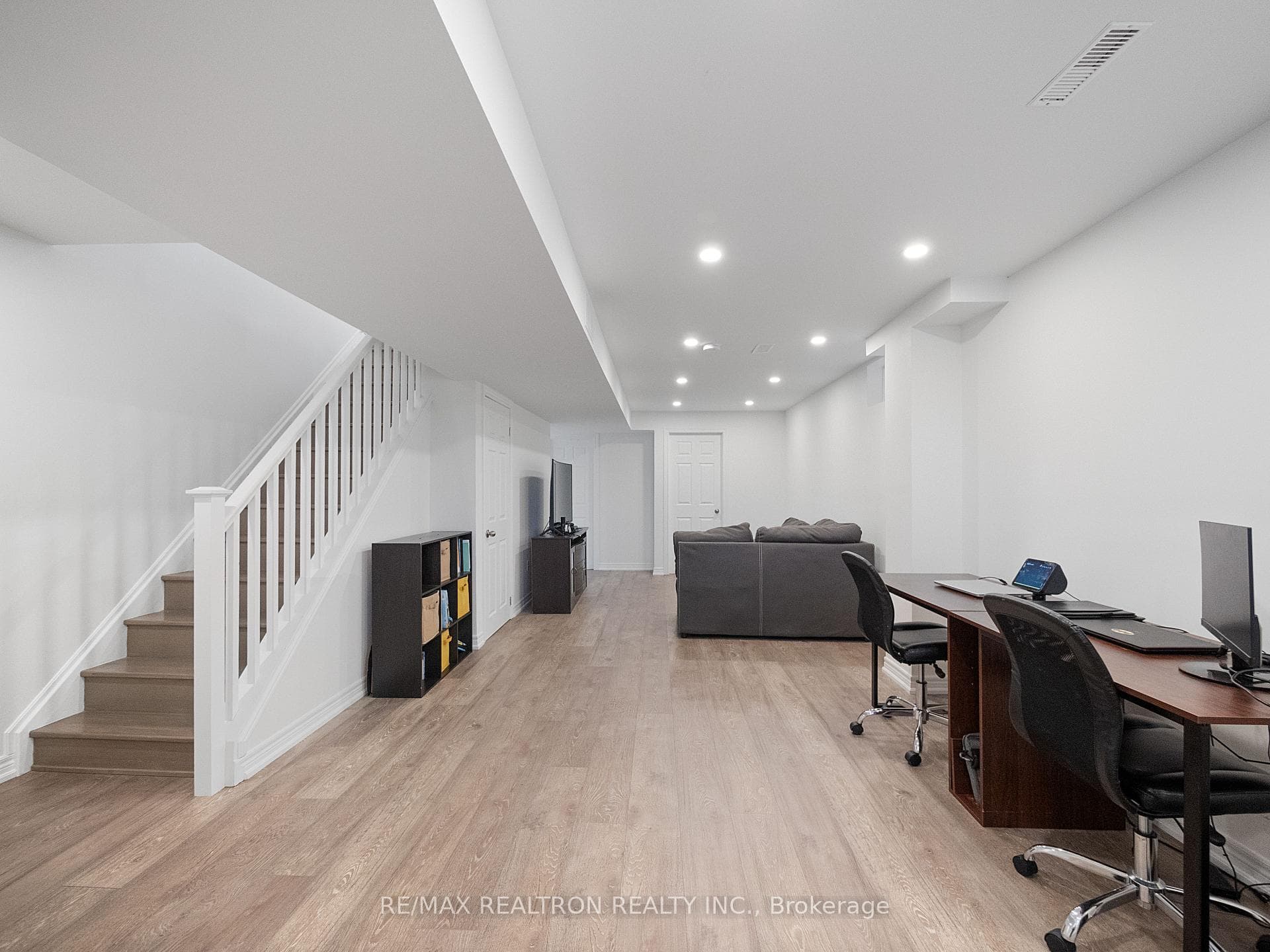 90 Sawmill Valley Drive photo 19