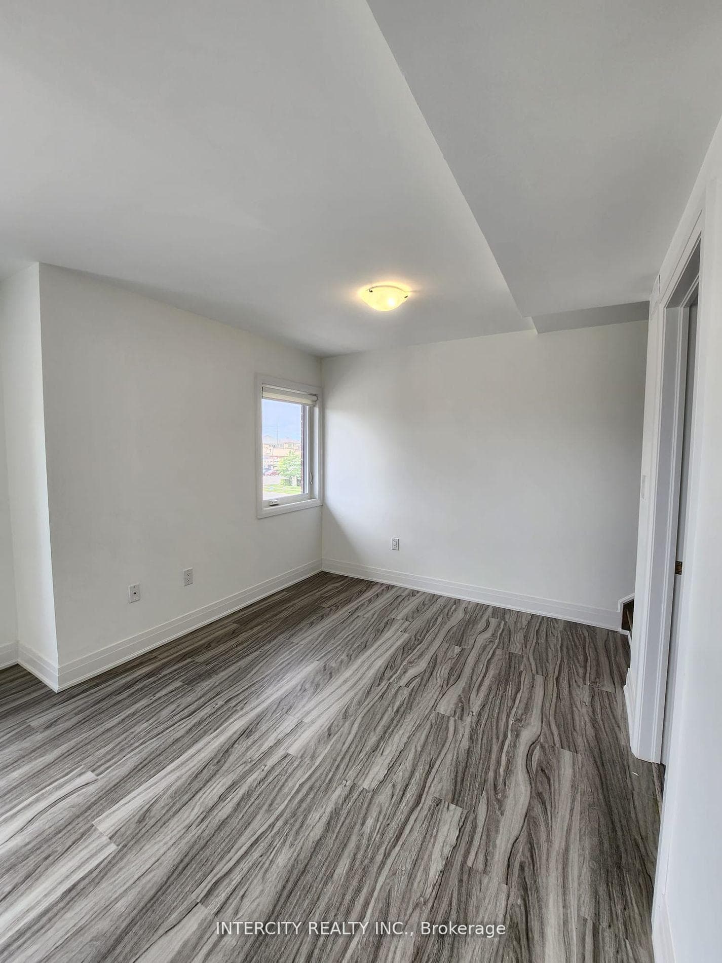 79 Vedette Way Unit Upper photo 5