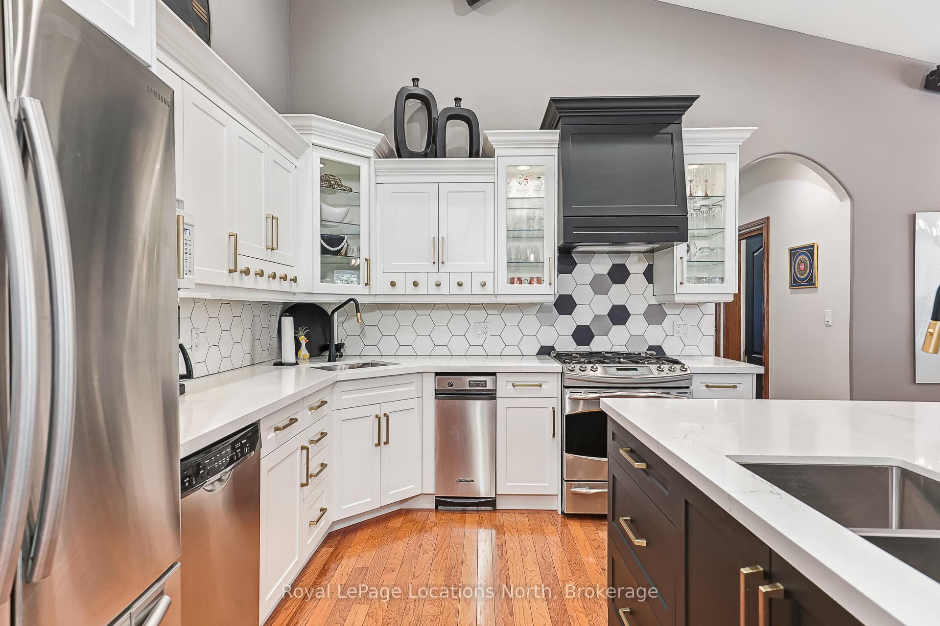 44 Blackburn Avenue photo 19