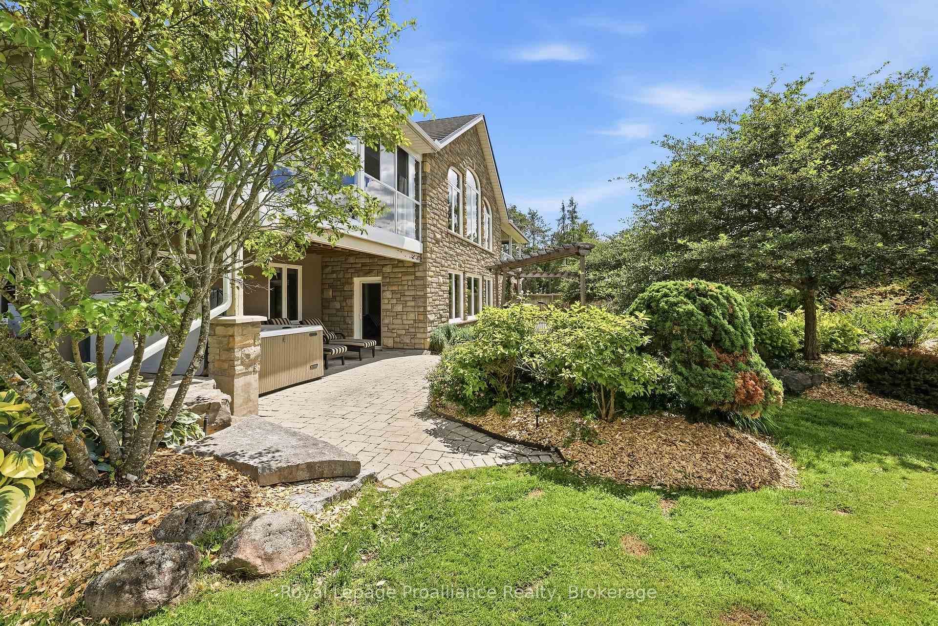 1674 Morris Avenue photo 36