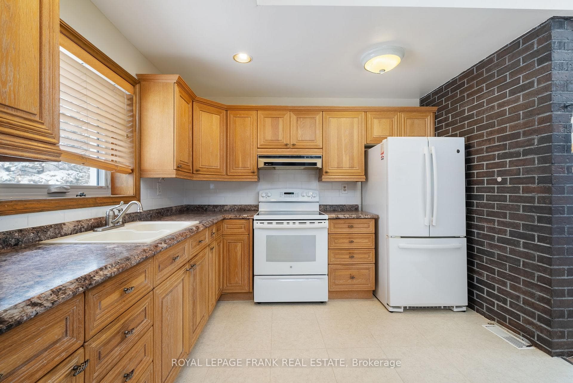 26 Richard Avenue photo 17