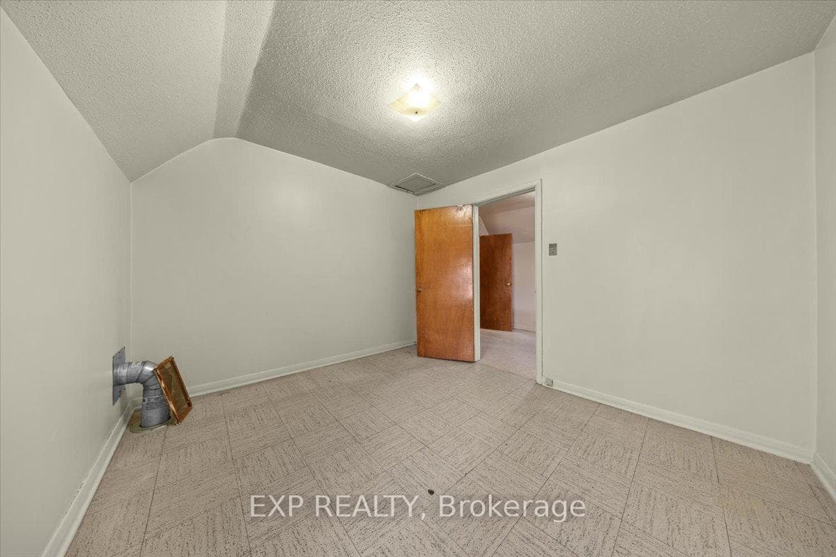 198 Hinchey Avenue photo 22