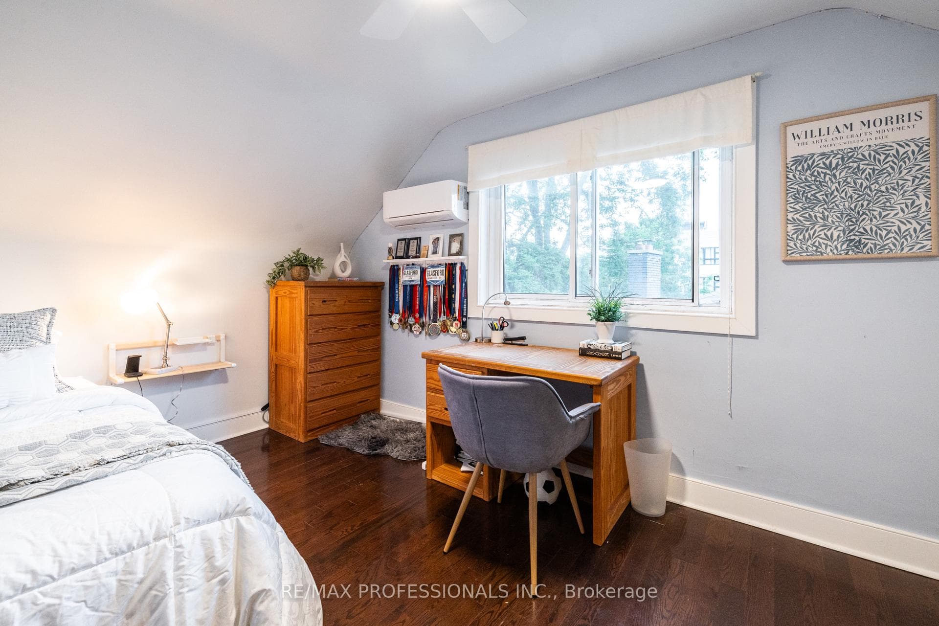 4625 Dundas Street photo 22
