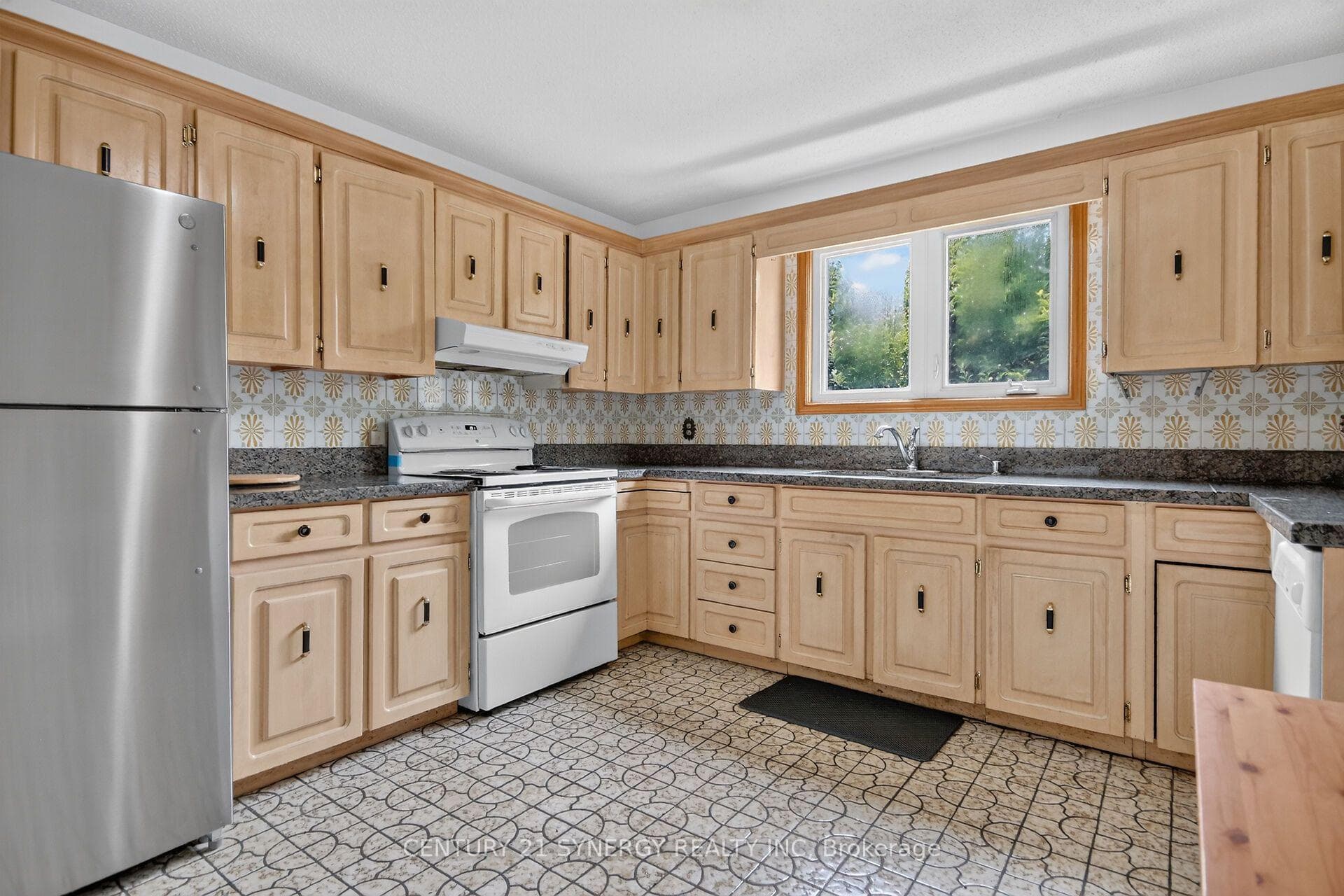 974 Greenbriar Avenue photo 8