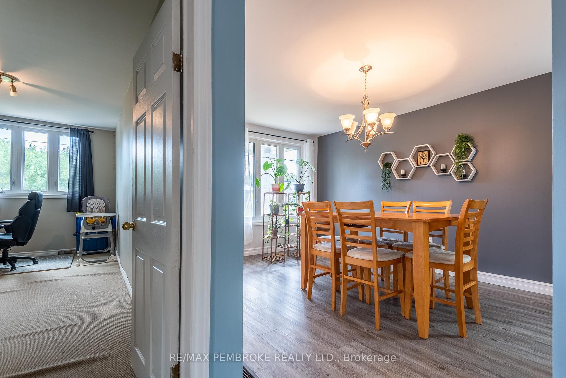560 Boundary Road photo 23