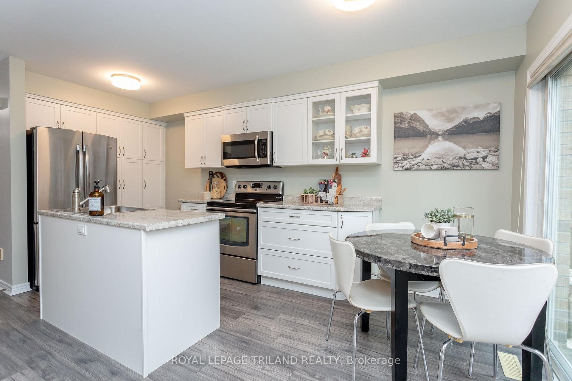 10 Rossmore Court Unit 10 photo 8