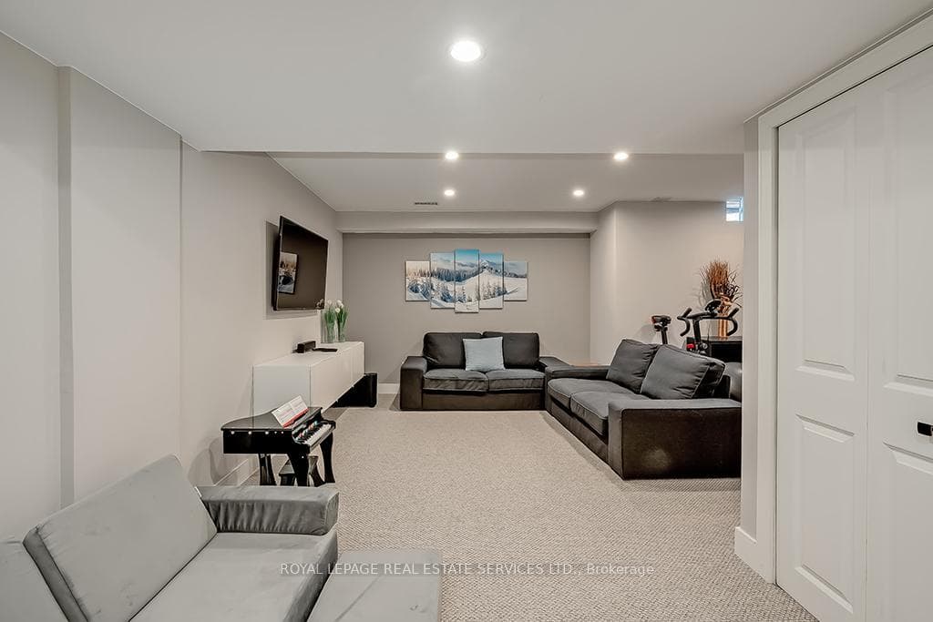 2463 Postmaster Drive photo 32