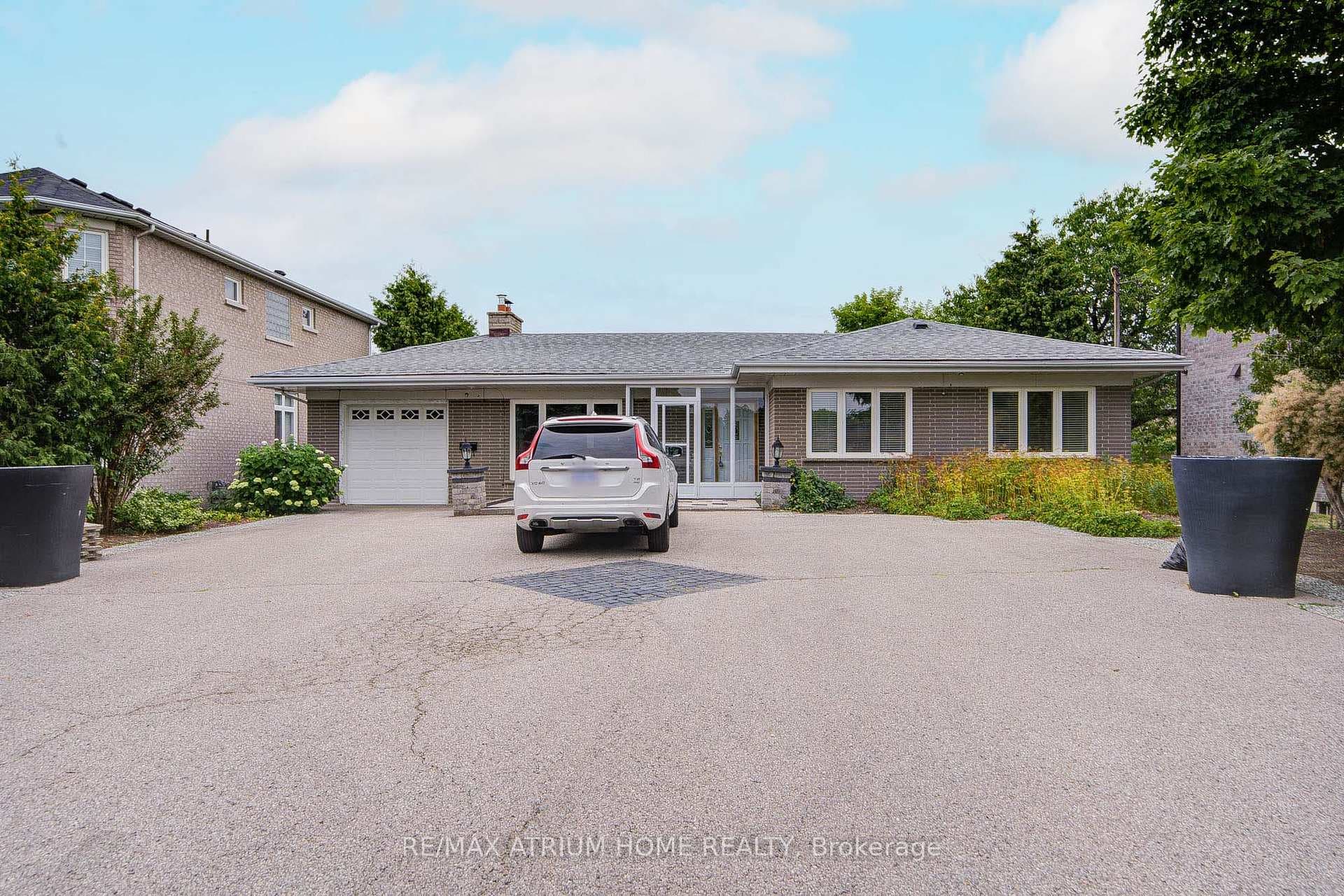 134 Fairglen Avenue photo 1