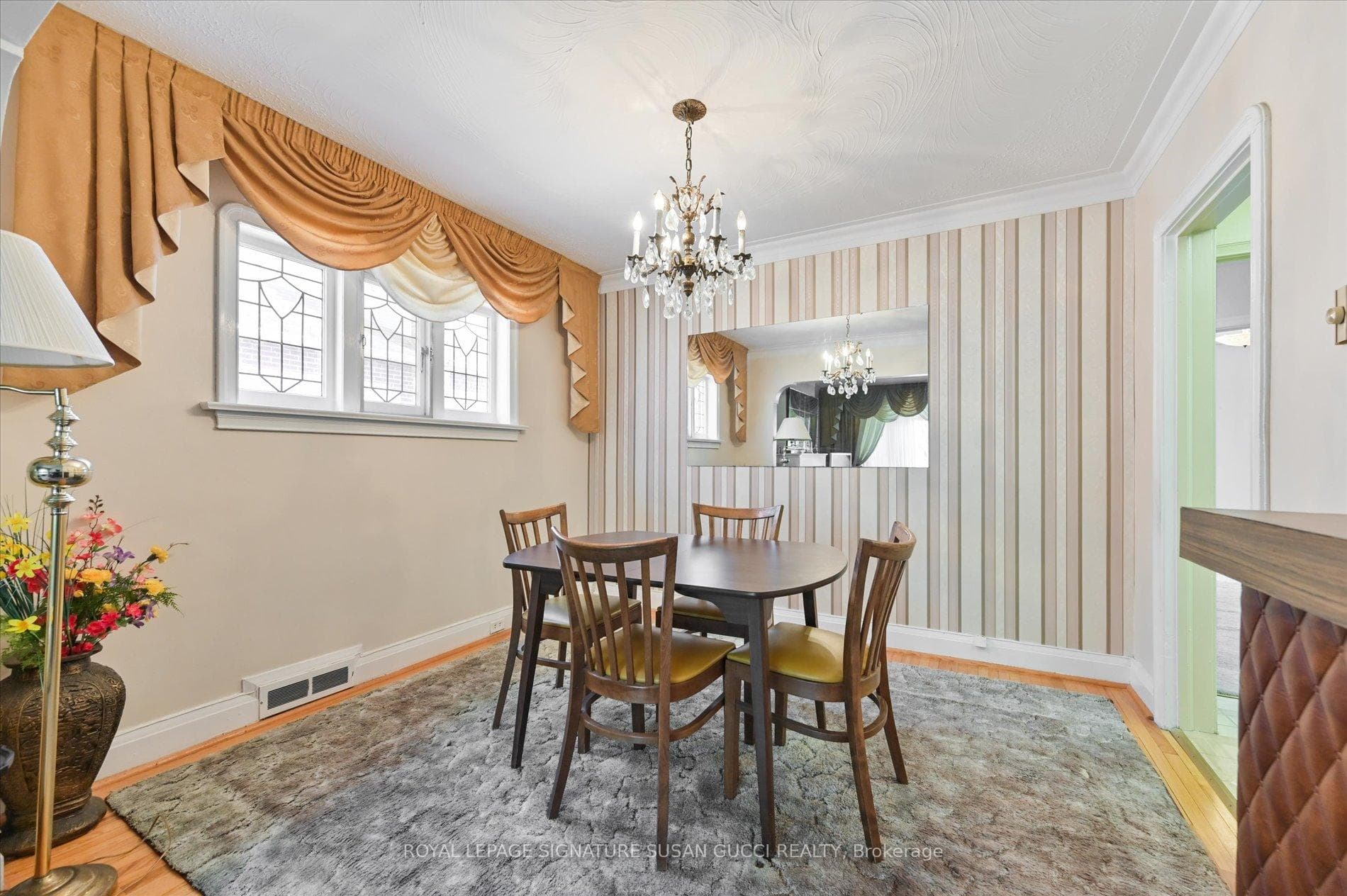 Bright spacious dining area