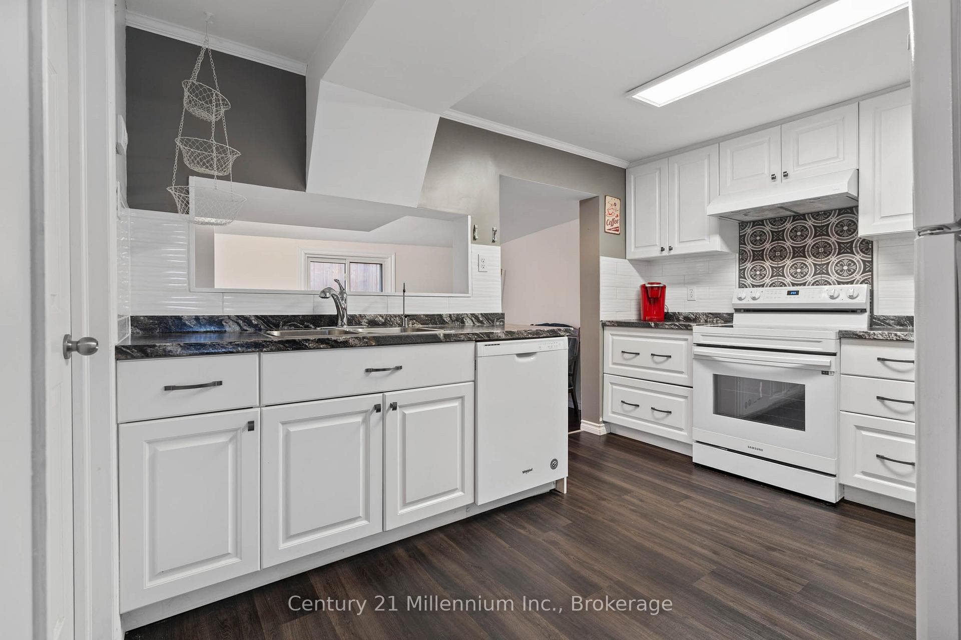 251 William Street photo 12