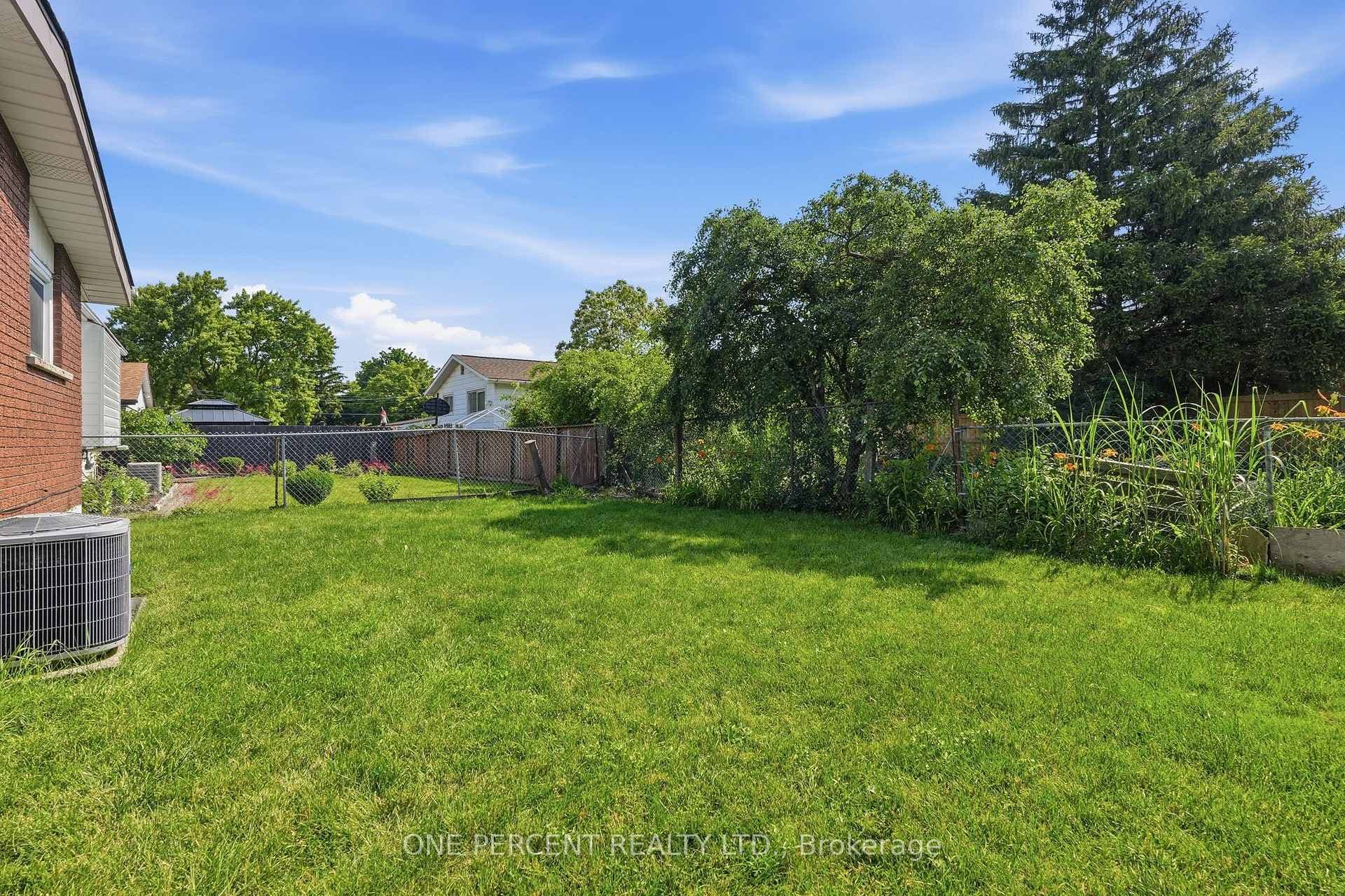 9 Bishopsgate Avenue photo 35