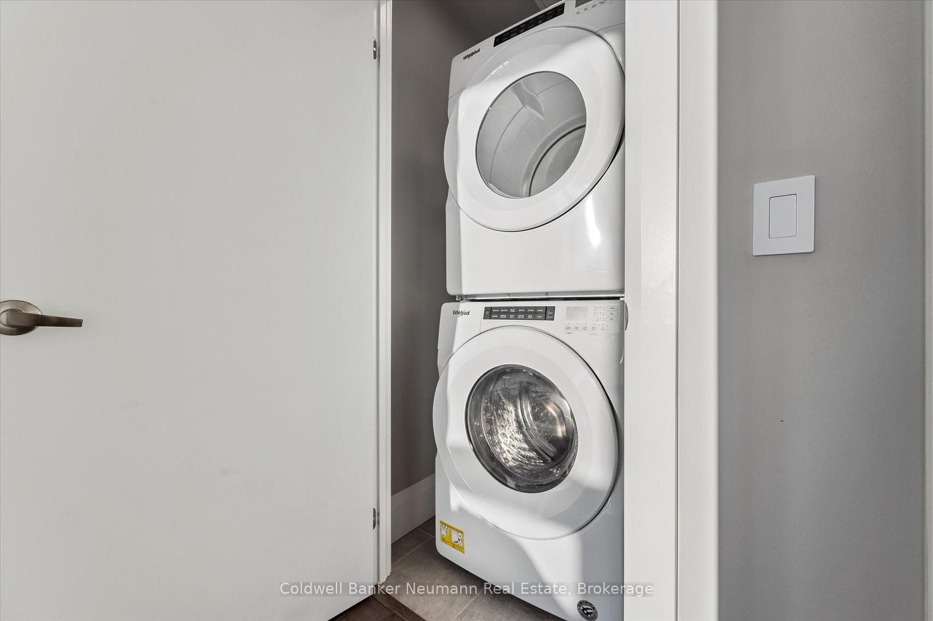 73 ARTHUR Street Unit 708 photo 26