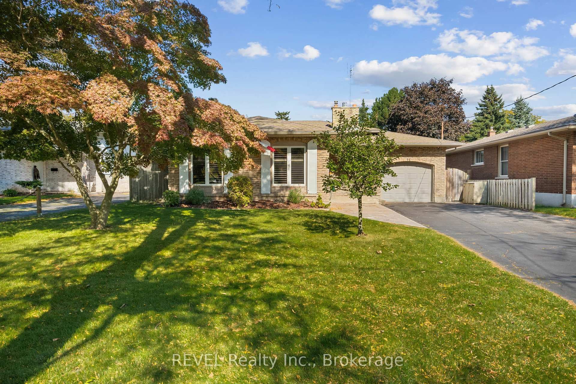 75 AQUADALE Drive photo 1