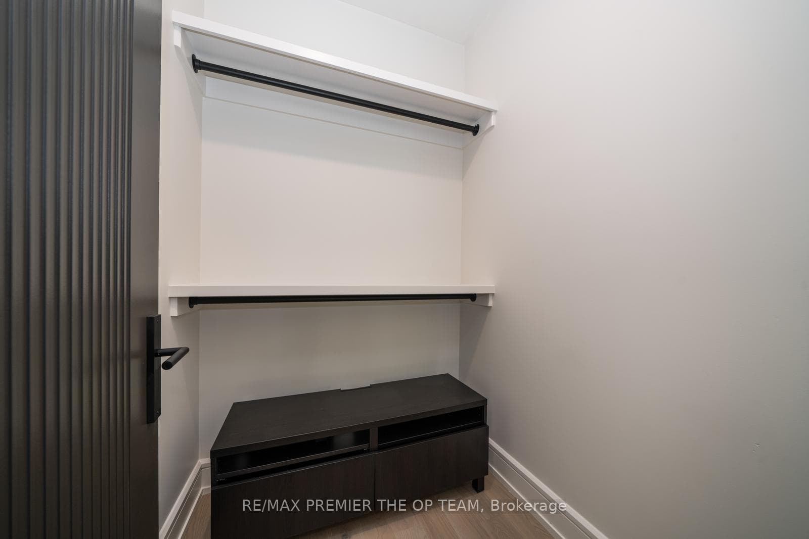 35 Botfield Avenue photo 26