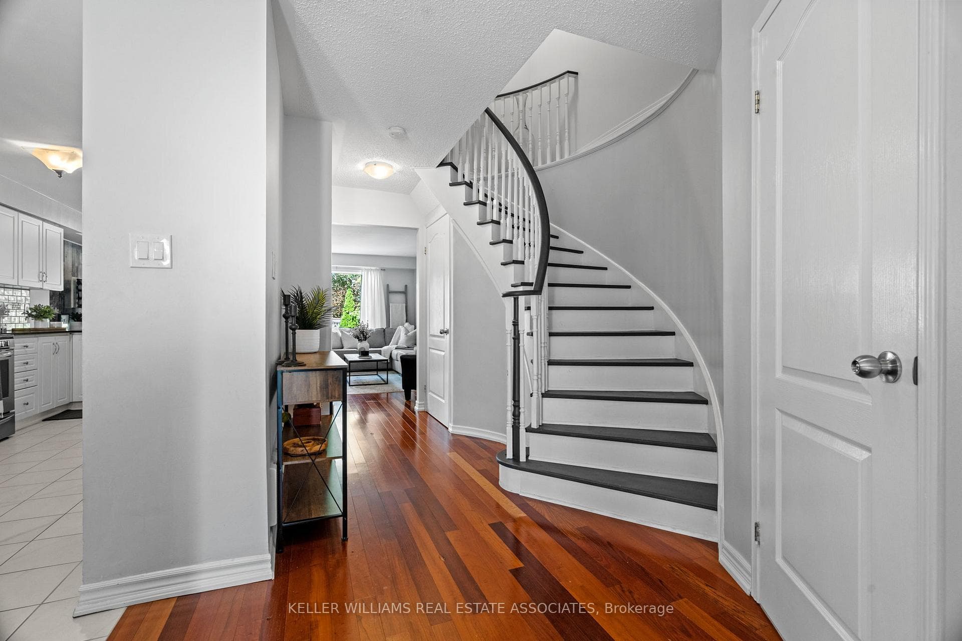152 Richfield Square photo 5
