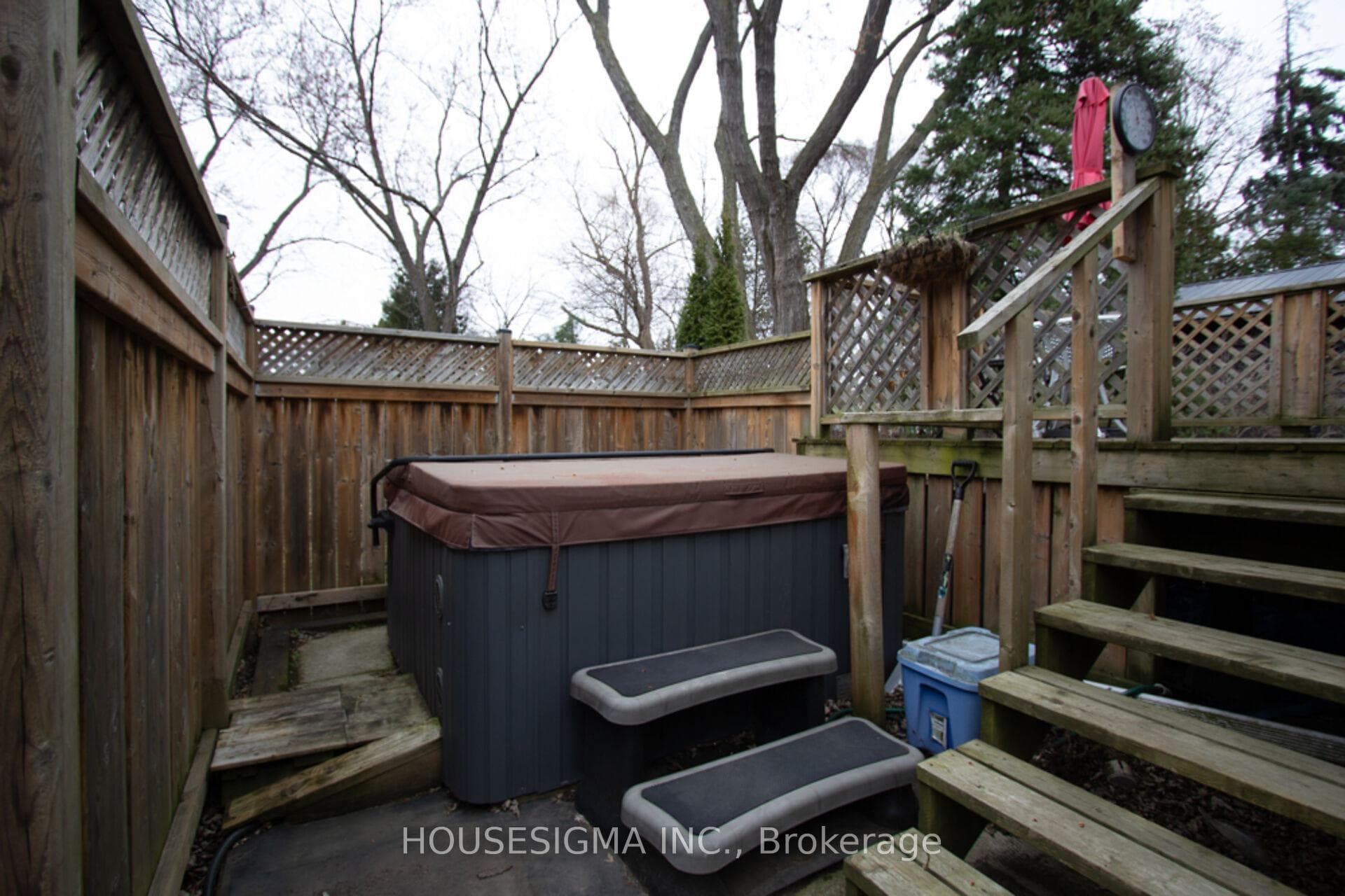 899 Hazel Street photo 33