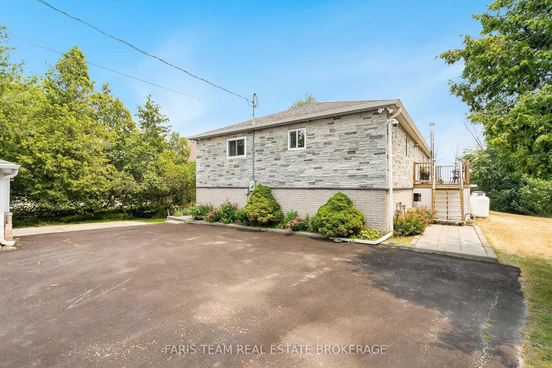93 Silver Birch Crescent photo 5