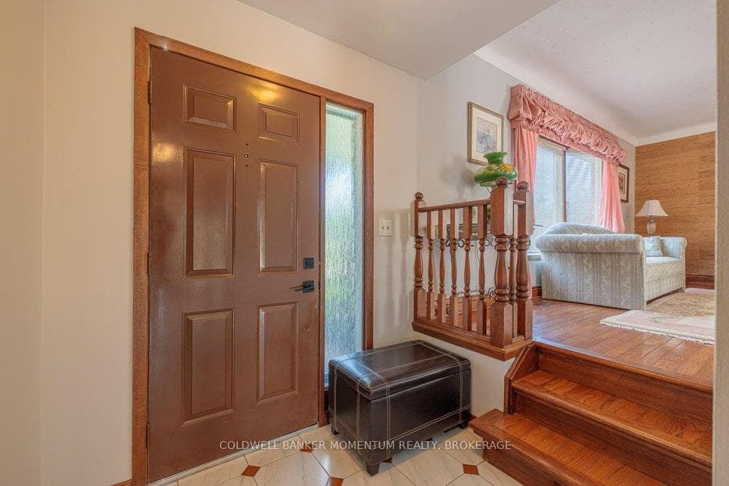 5 Mowat Crescent photo 3