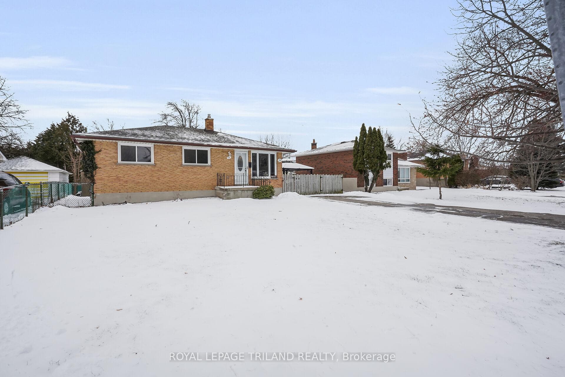 25 Hawkesbury Avenue photo 2