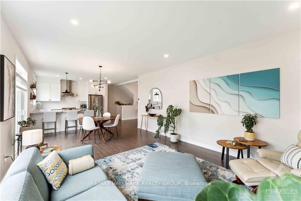 726 VENNECY Terrace photo 9