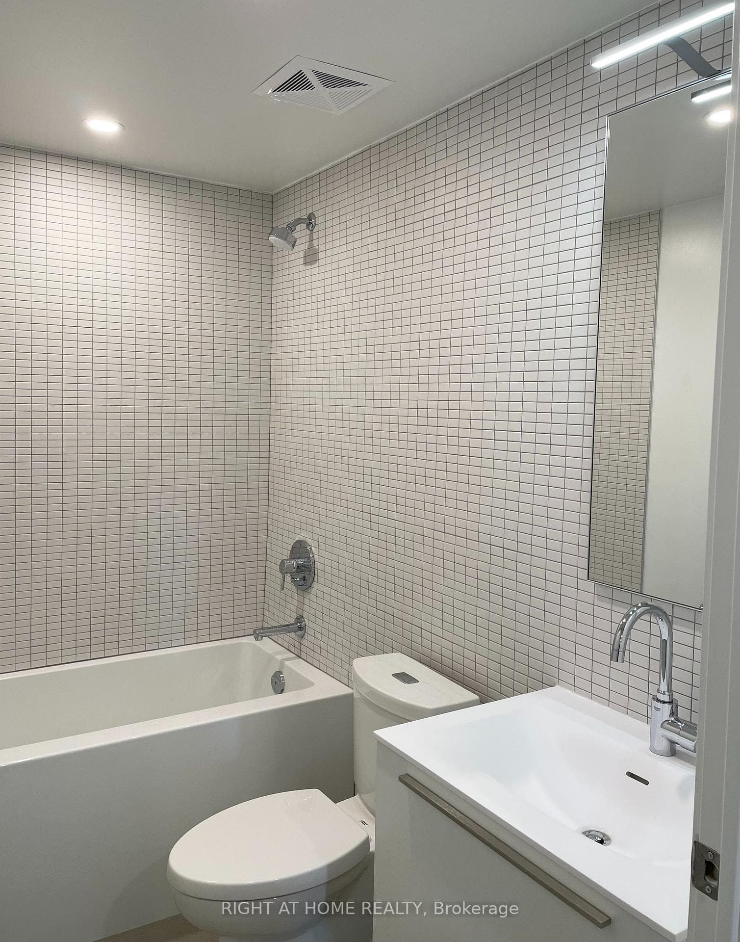 2720 Dundas Street Unit 603 photo 13