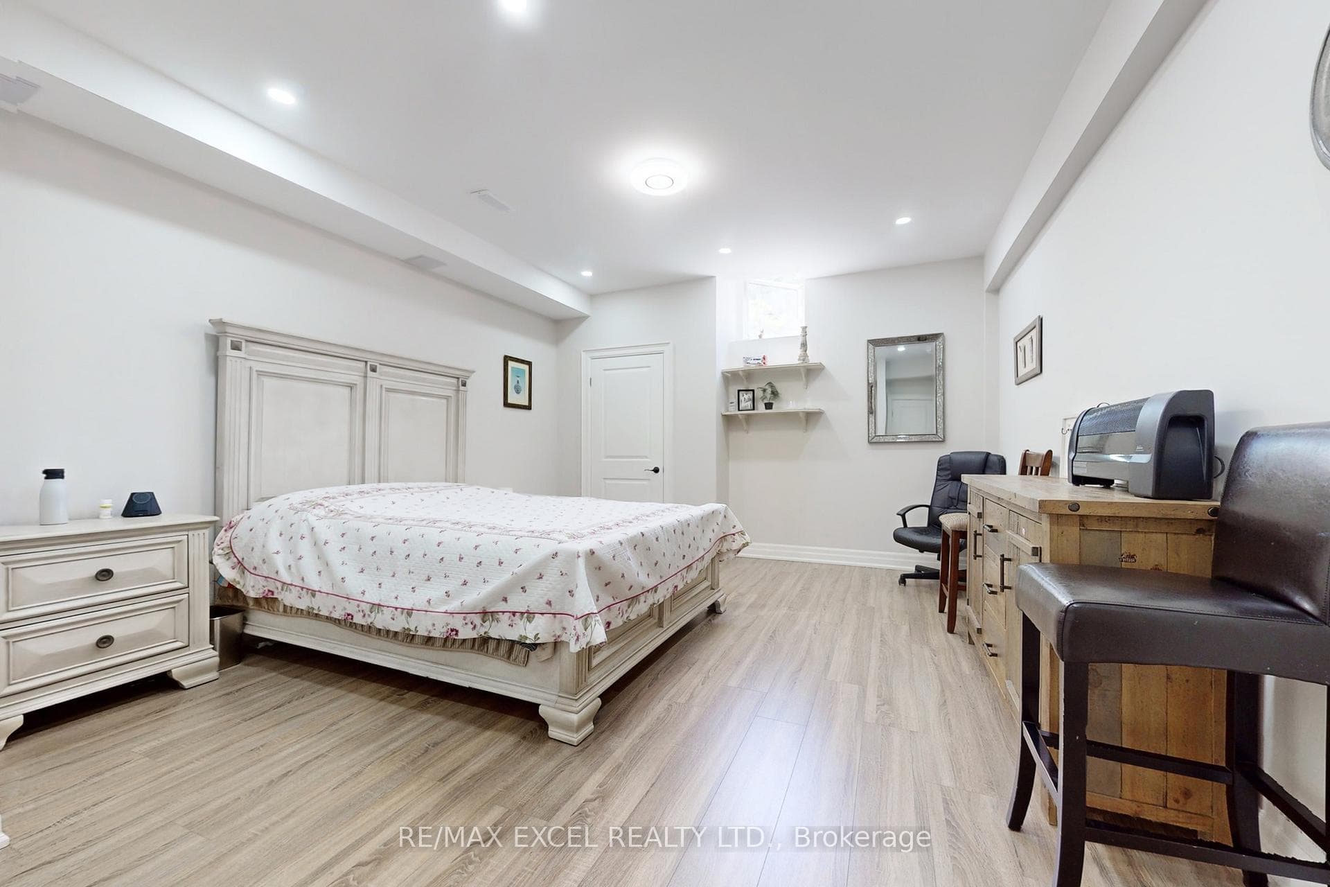 2 Beau Court photo 31