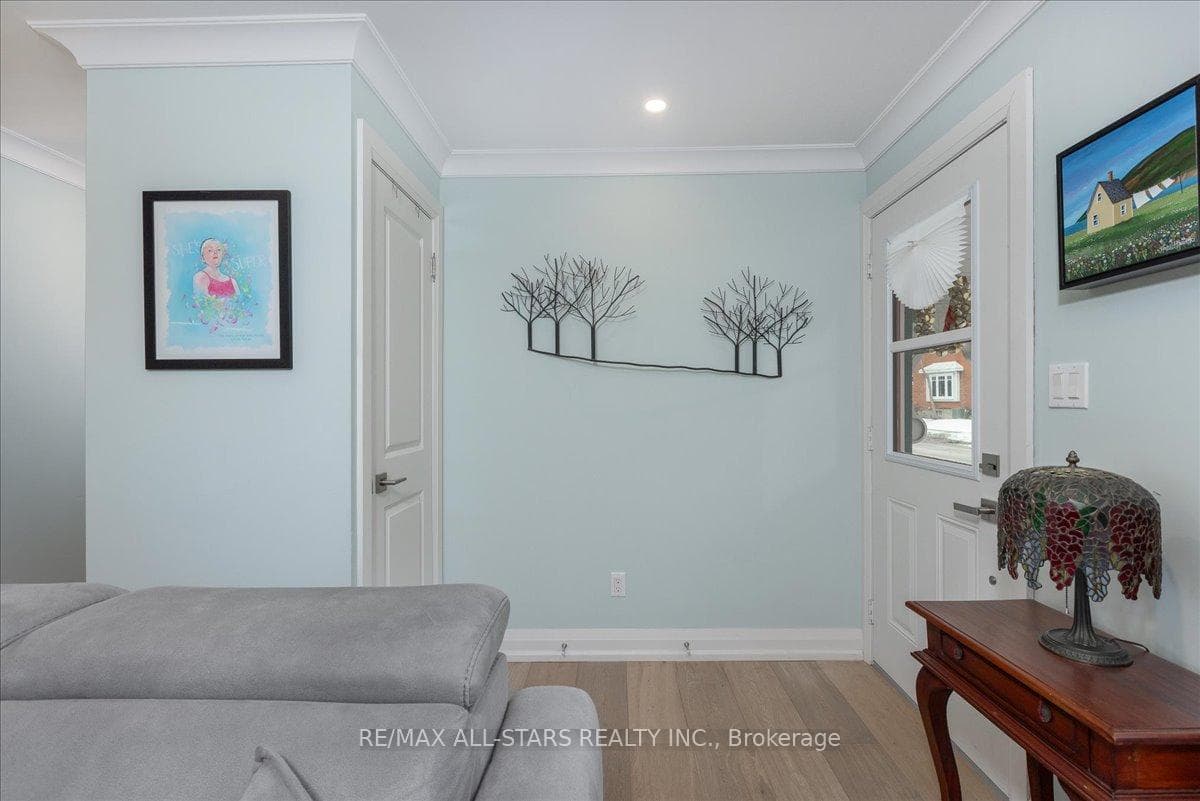 371 Queen Street photo 15