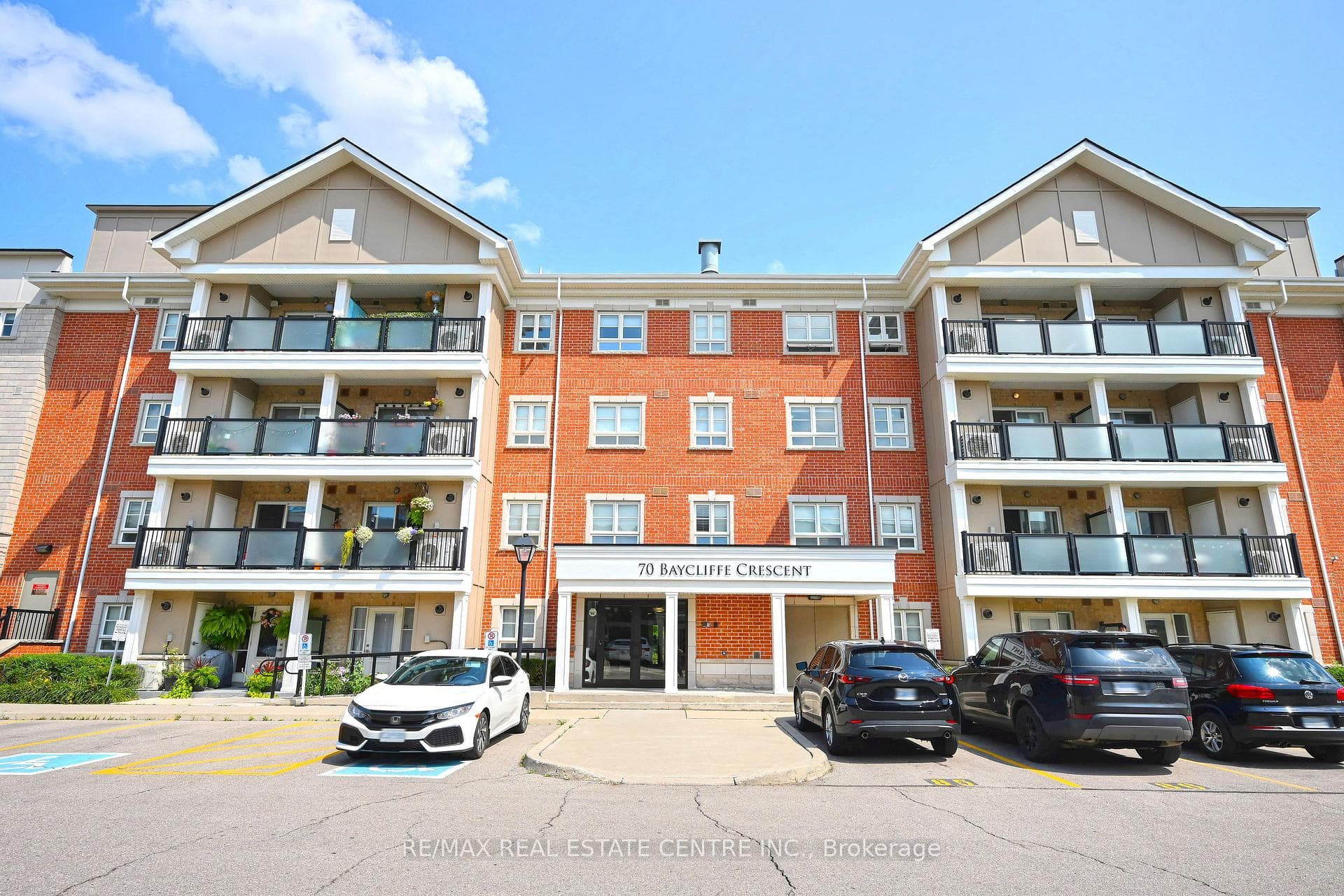 70 Baycliffe Crescent Unit 301 photo 2