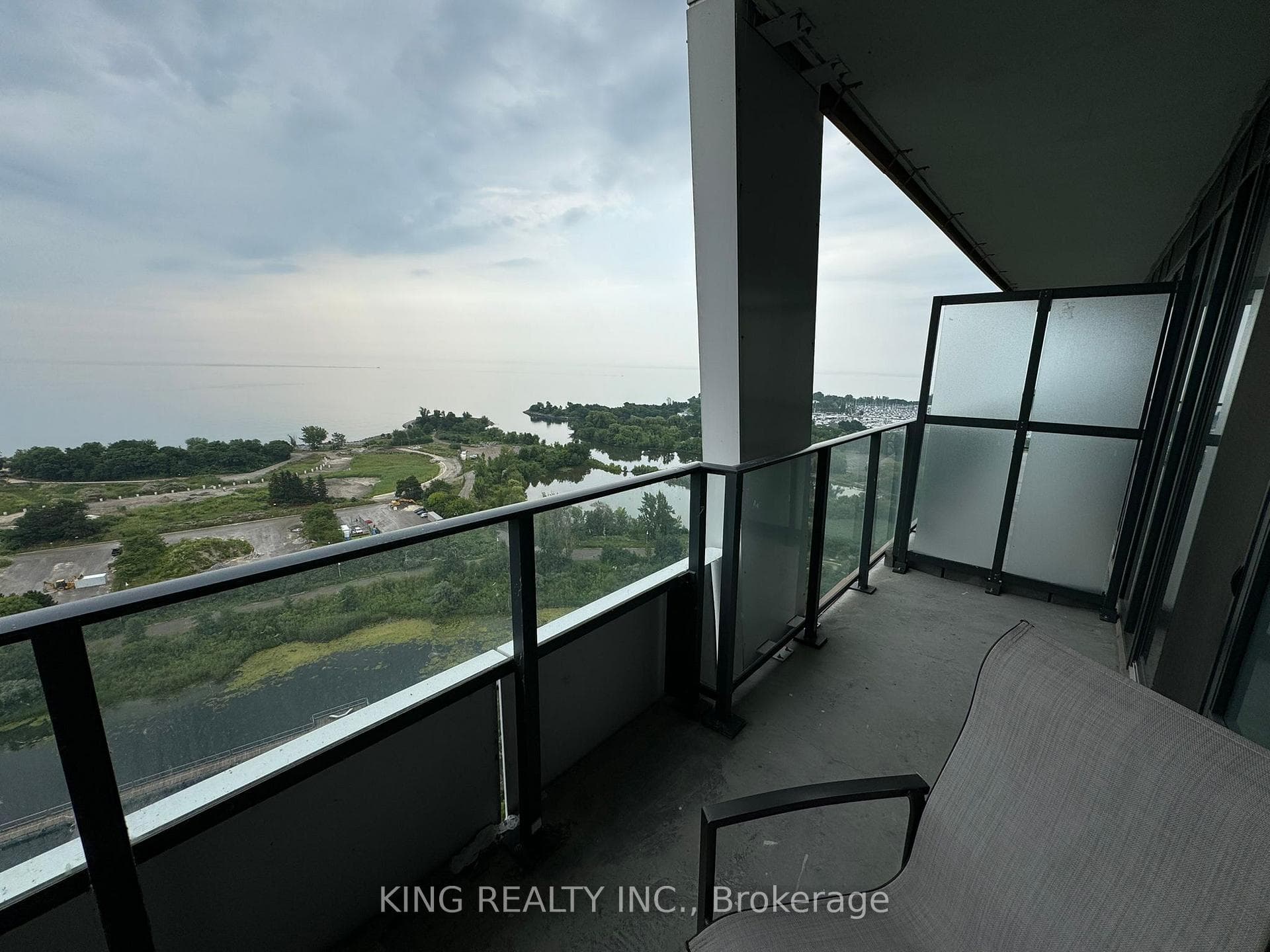20 Shorebreeze Drive Unit 1909 photo 12