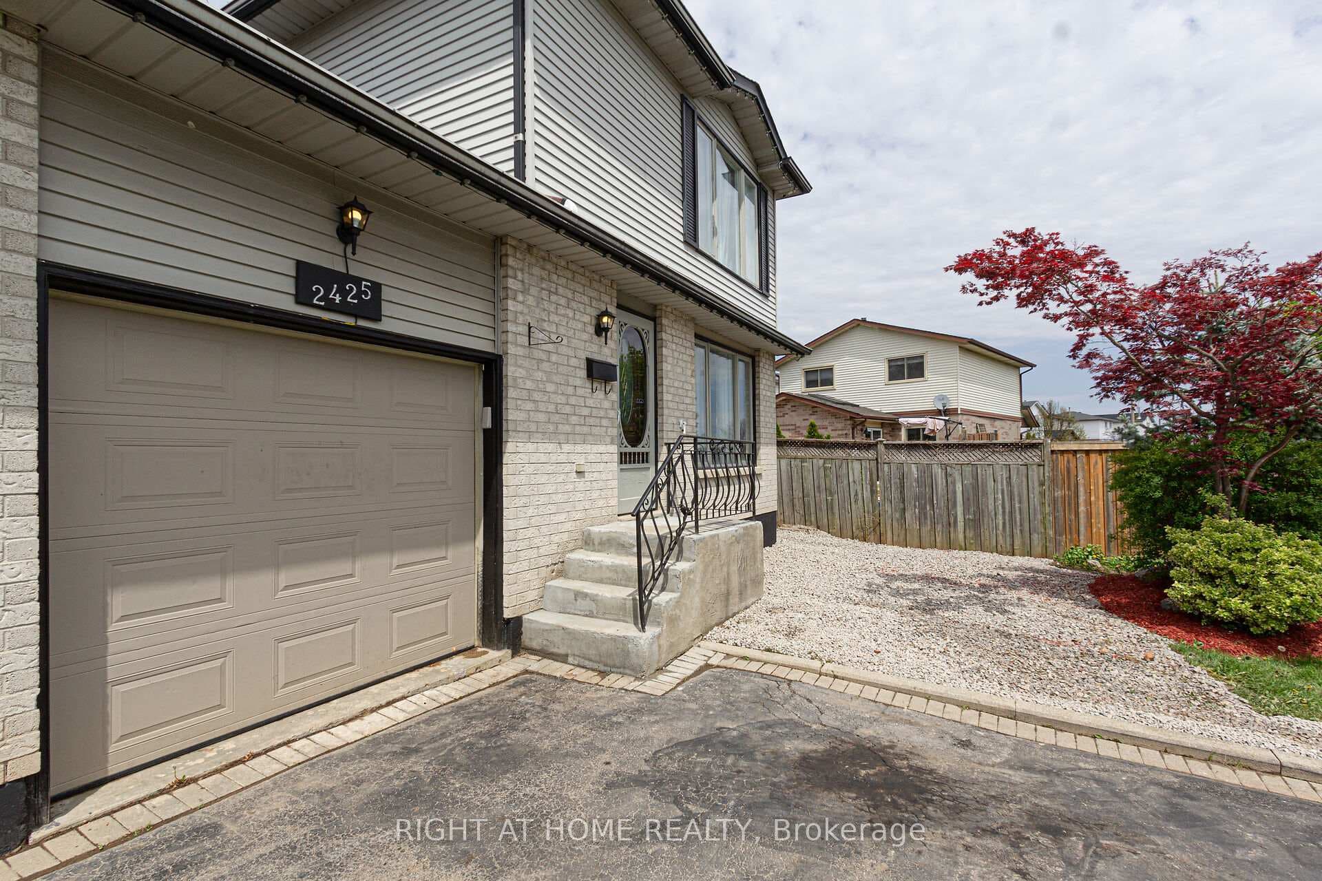2425 Coventry Way photo 7