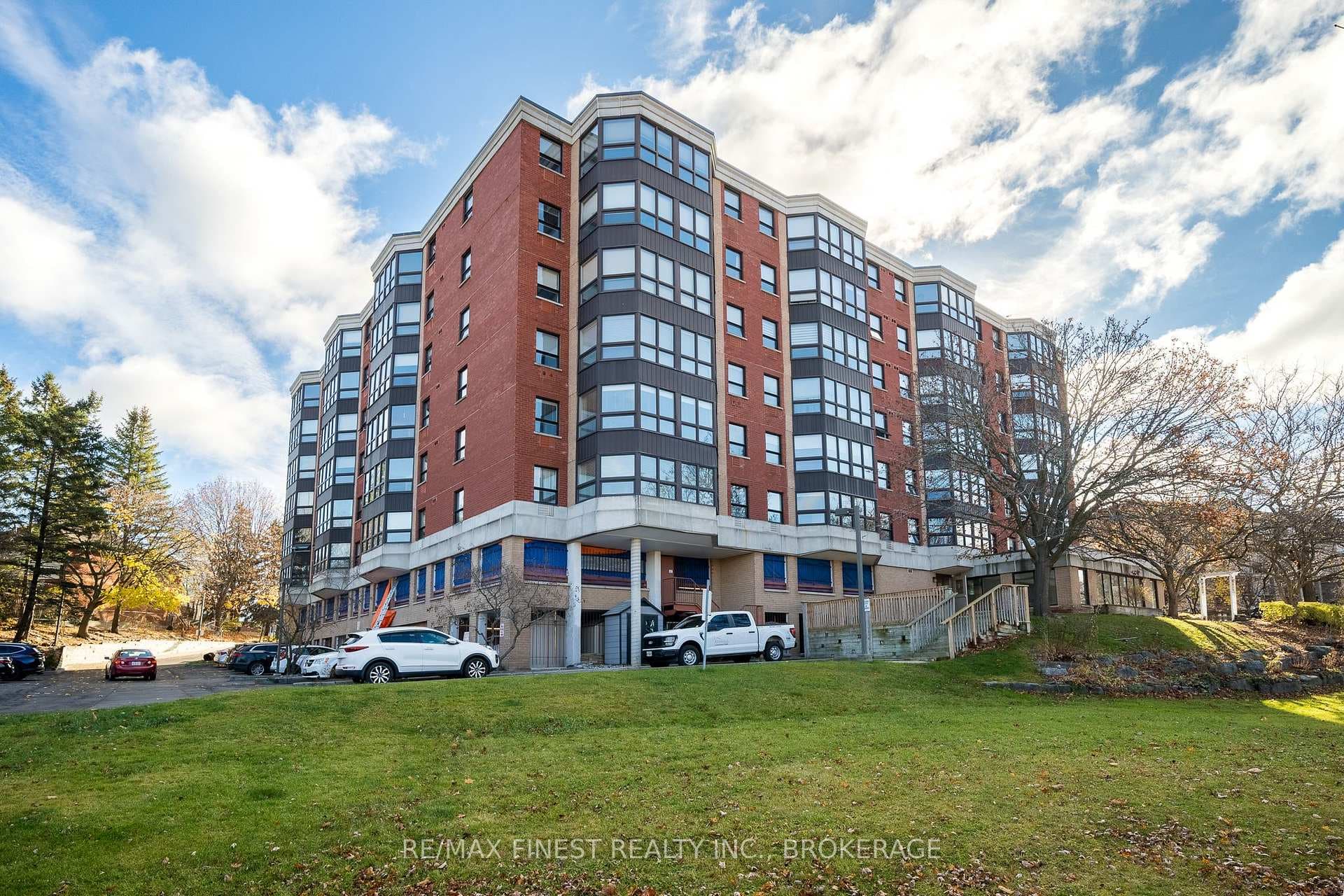 675 Davis Drive Unit 305 photo 1