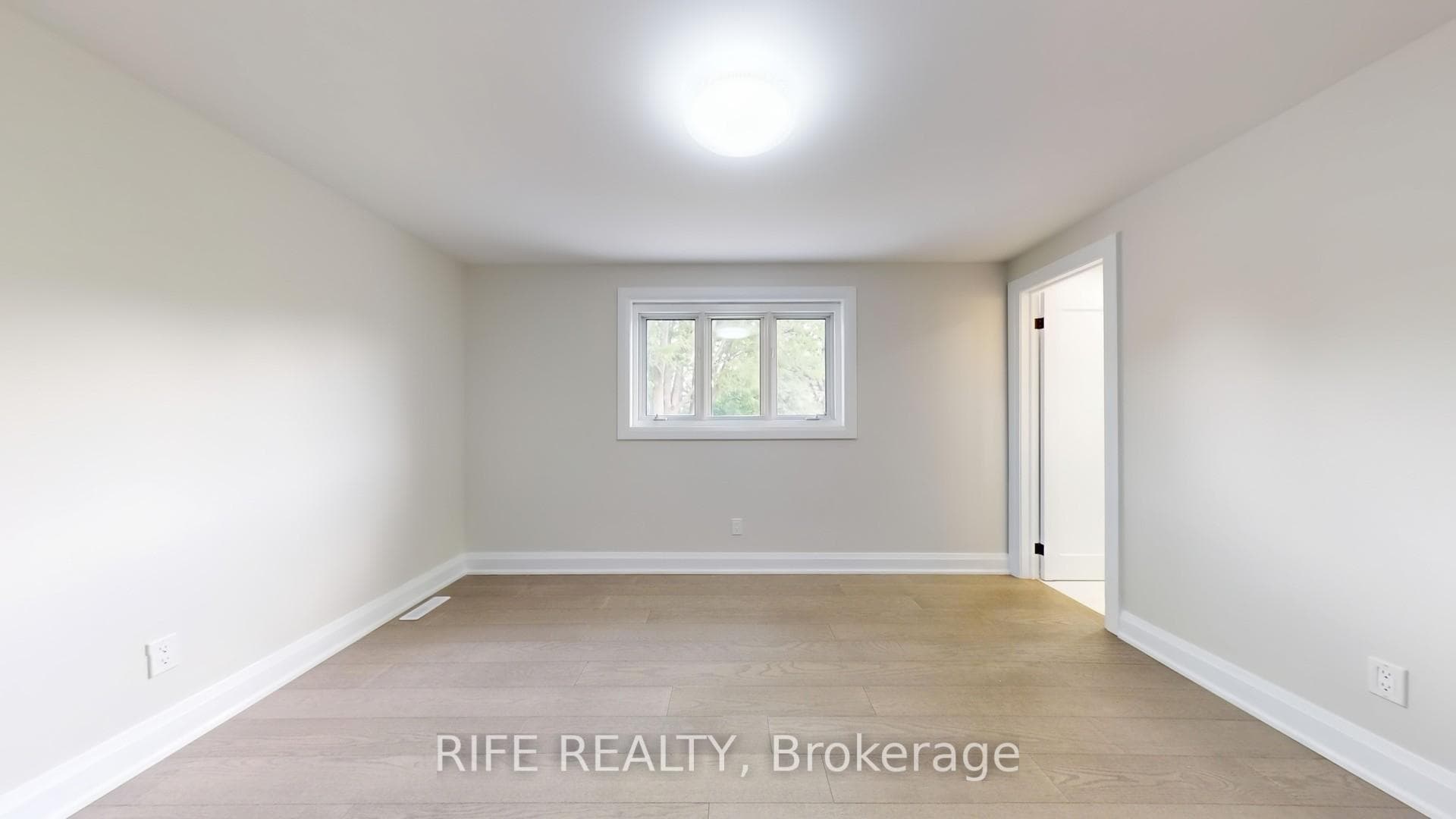 2137 Hixon Street photo 28