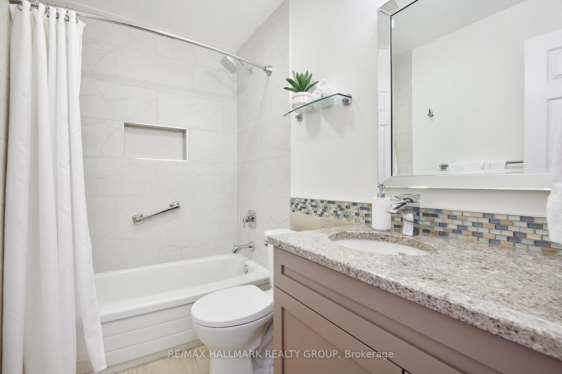 MAIN BATHROOM | granite counter, grab bars