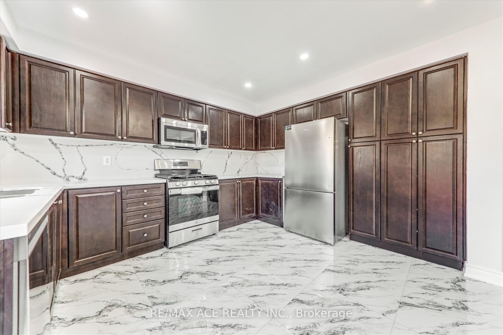 836 Fetchison Drive photo 14