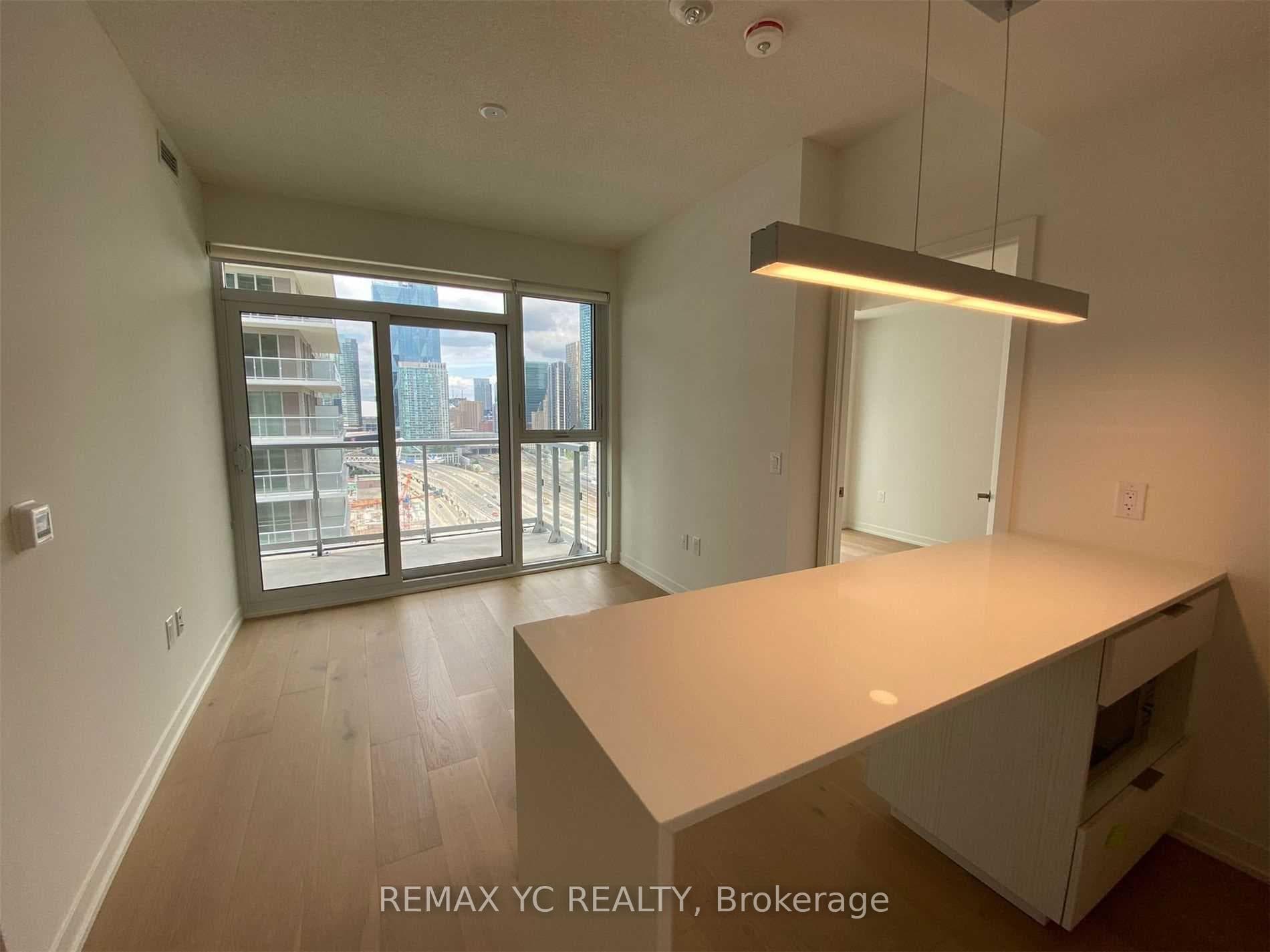 20 Richardson Street Unit 1807 photo 3