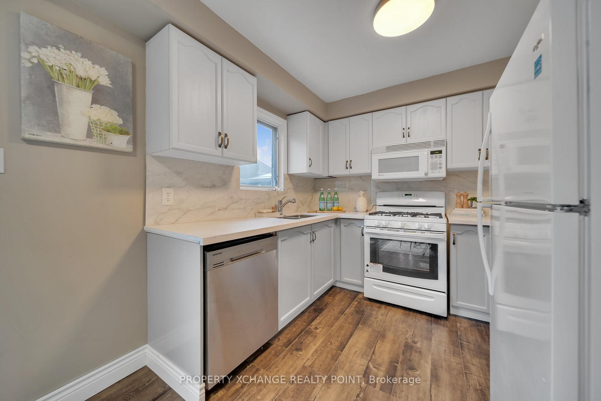 40 Pinebrook Crescent photo 10