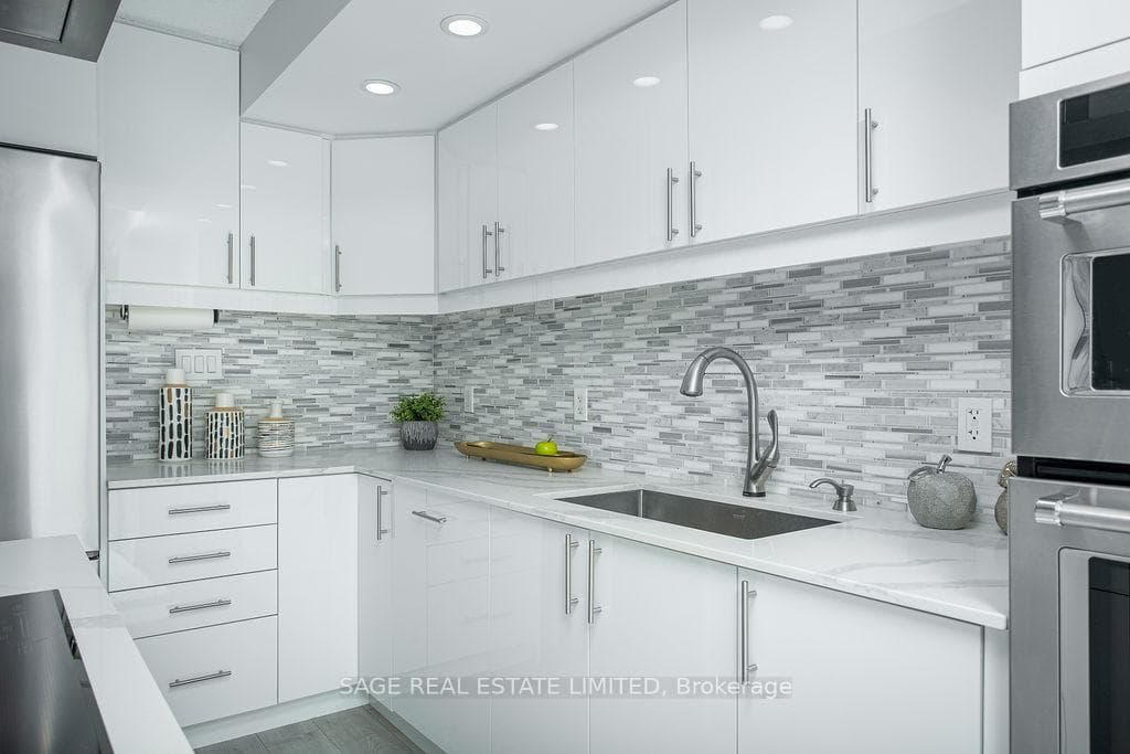 25 Telegram Mews Unit 3707 photo 14