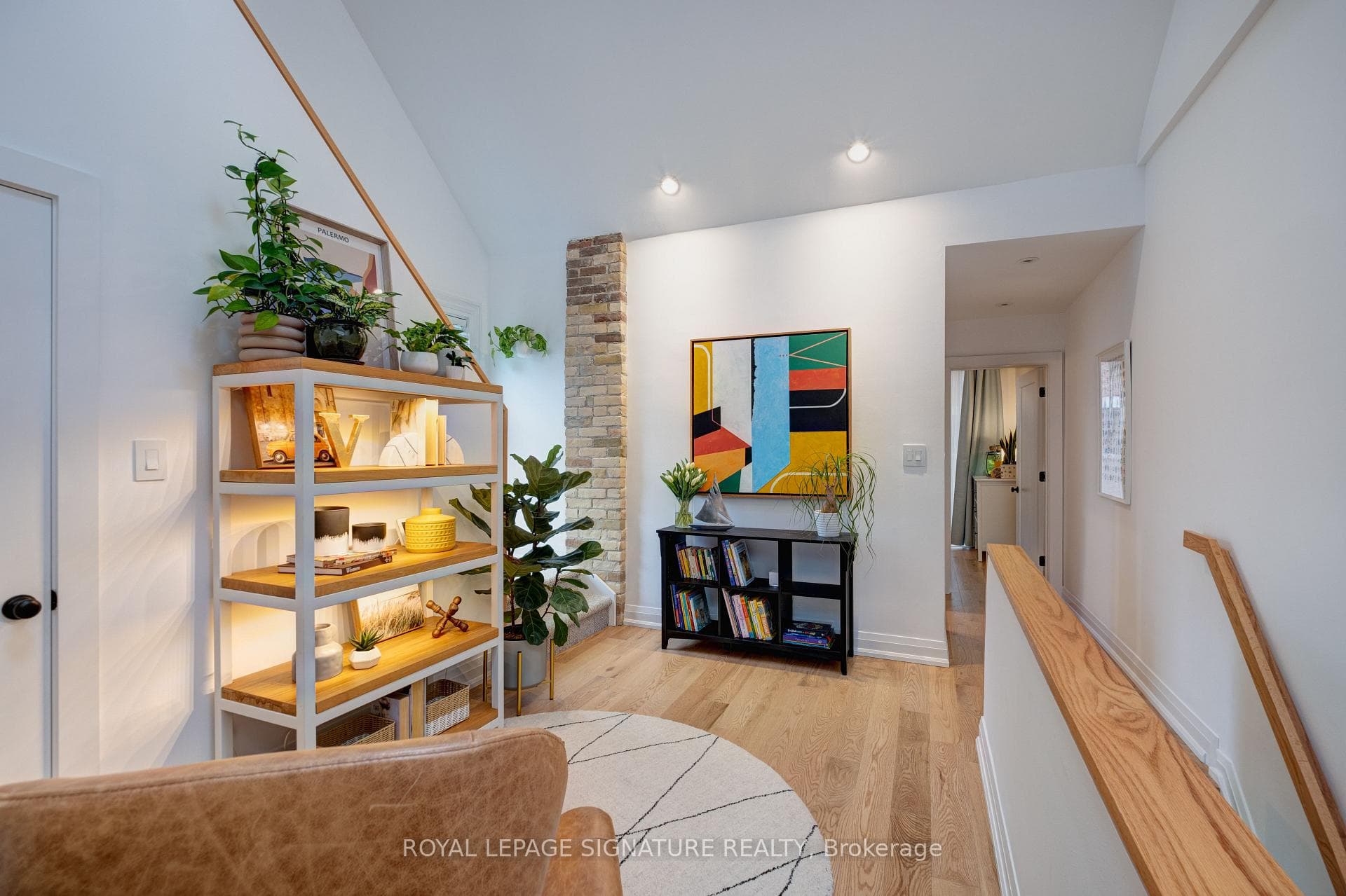 92 Sumach Street photo 19