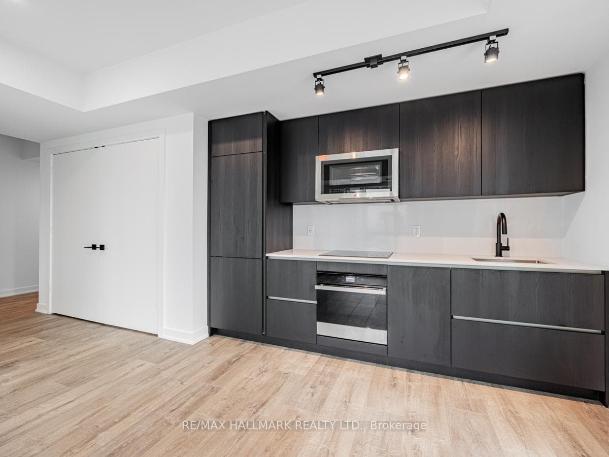 327 King Street Unit 3706 photo 6