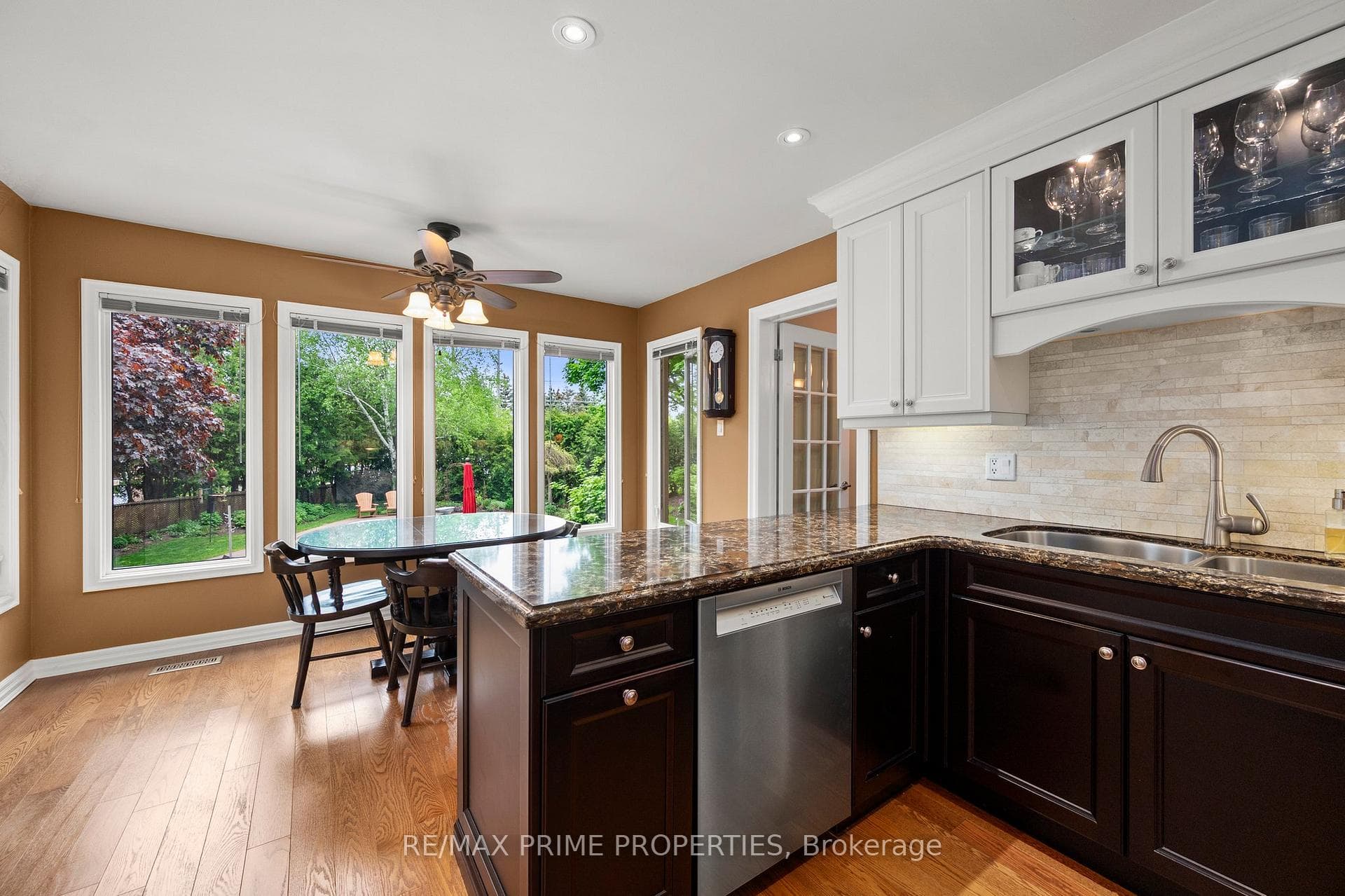 498 Dover Crescent photo 11