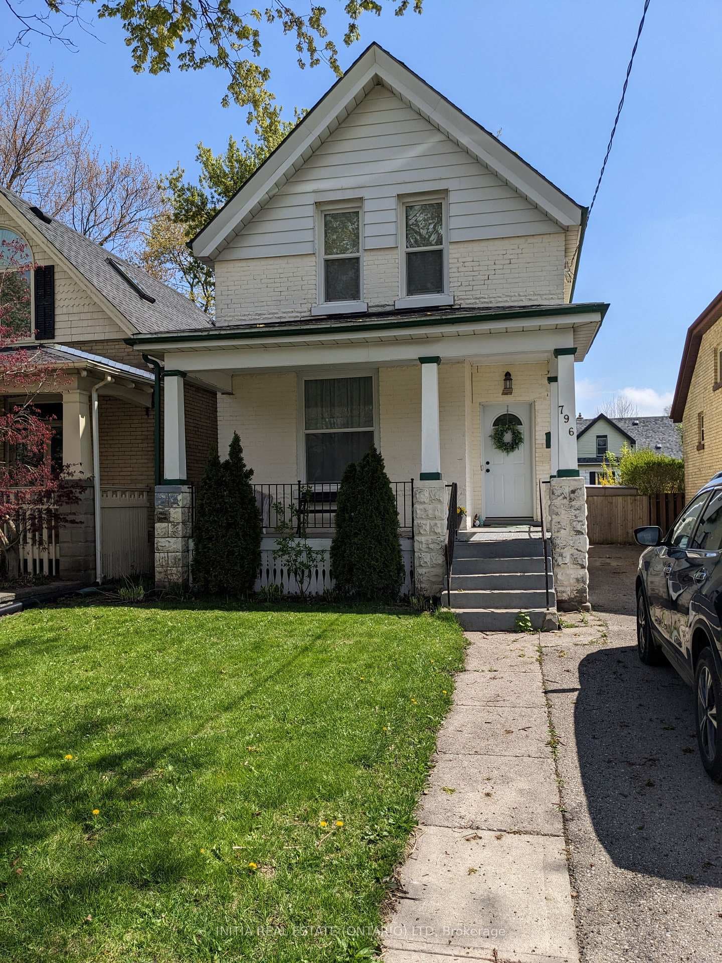 796 William Street photo 1