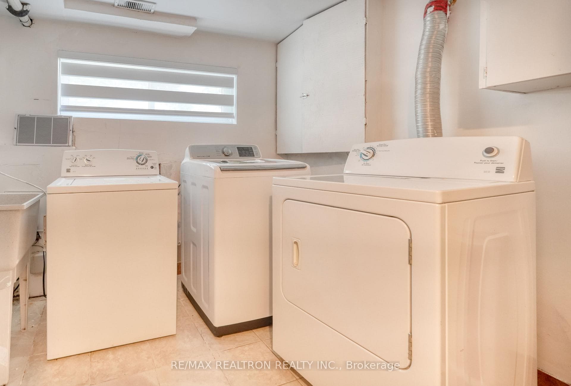579 Pinewood Street photo 23