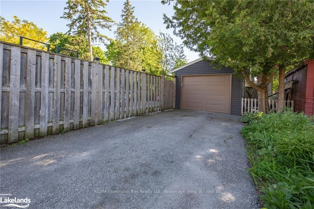 354 QUEEN Street photo 35