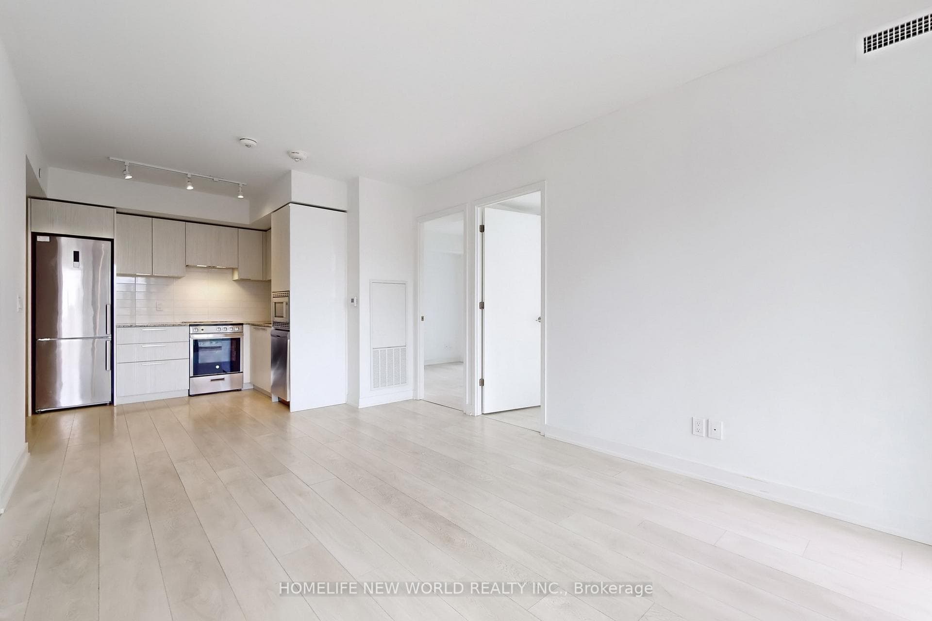 501 Yonge Street Unit 912 photo 9