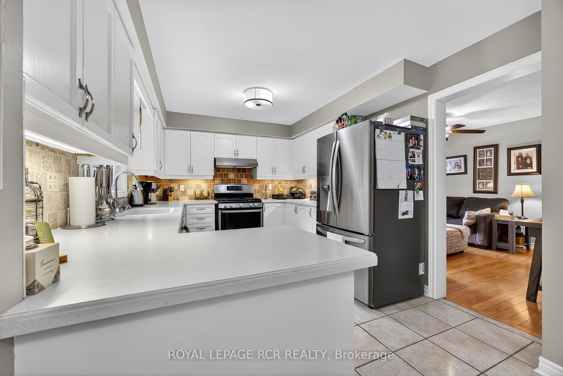 2 Dungey Crescent photo 15