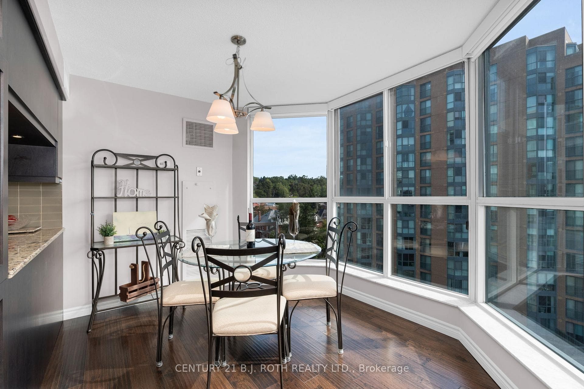 140 Dunlop Street Unit 907 photo 7