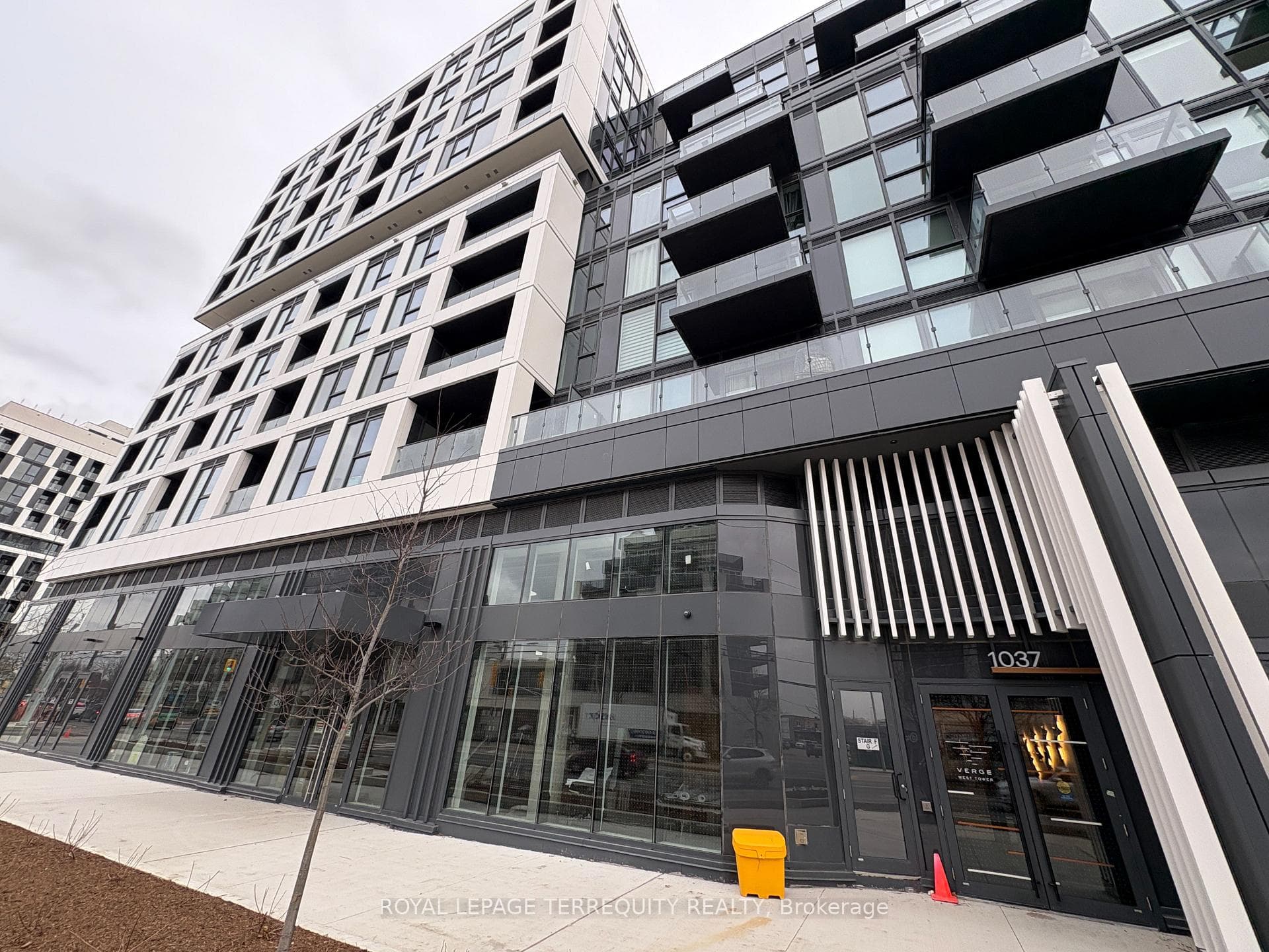 1037 The Queensway N/A Unit 201 photo 4