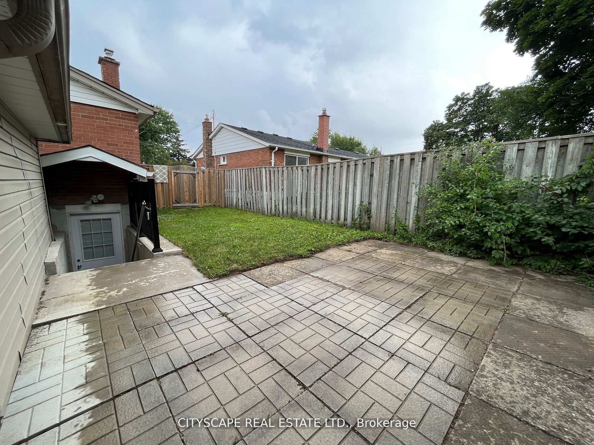 2 Leslie Street Unit Bsmt photo 8